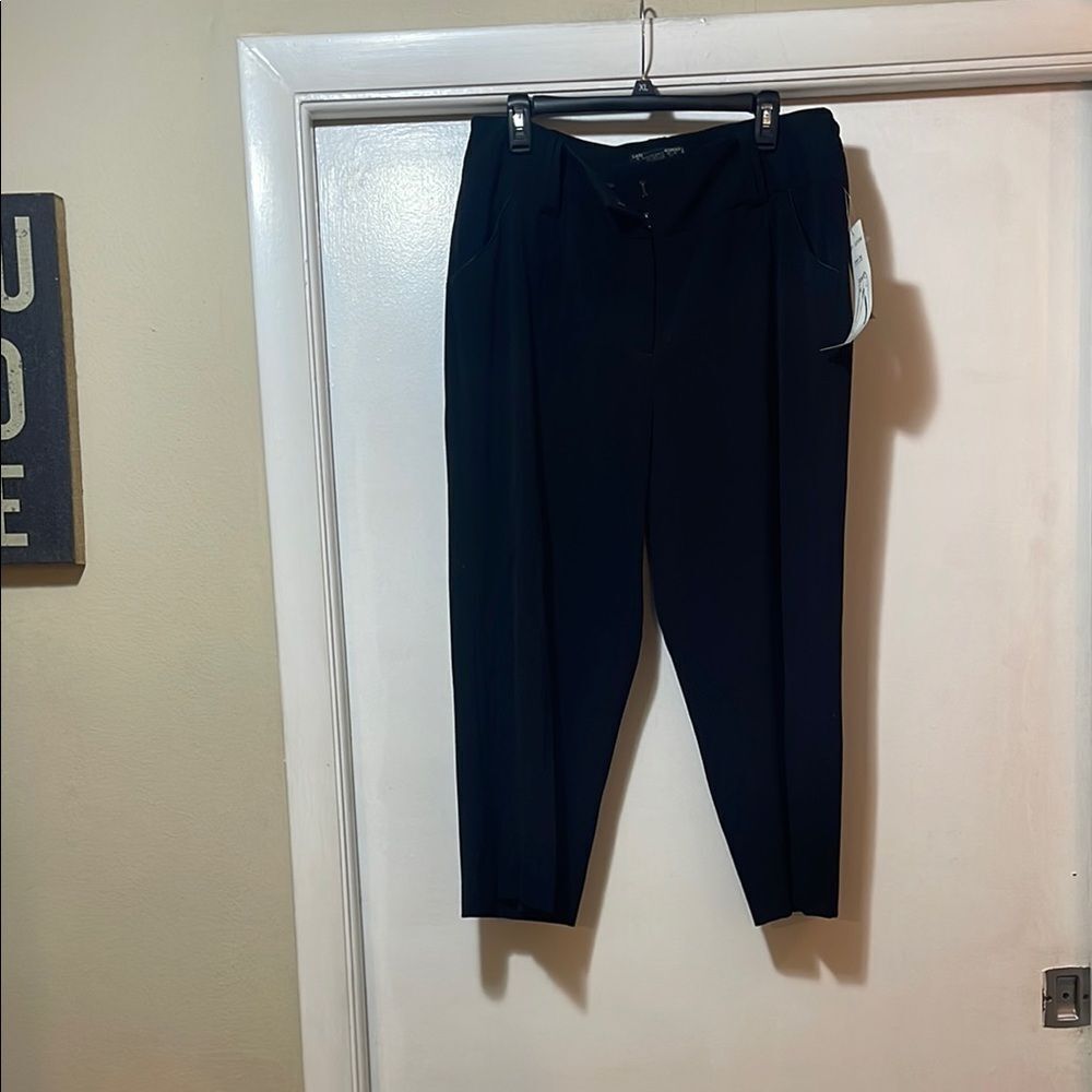 Larry levine  Black Pants with Tapered Design NWT size 16 W